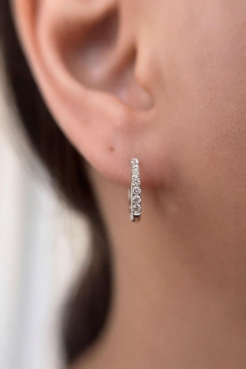 Créoles argentées avec zircon 15mm