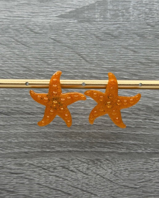 Boucles d'oreille fleurs dorées pailletées