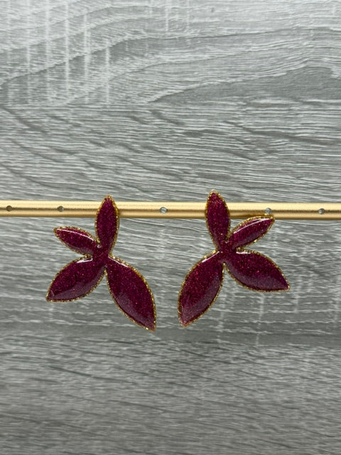 Boucles d'oreille clous bordeaux pailletés
