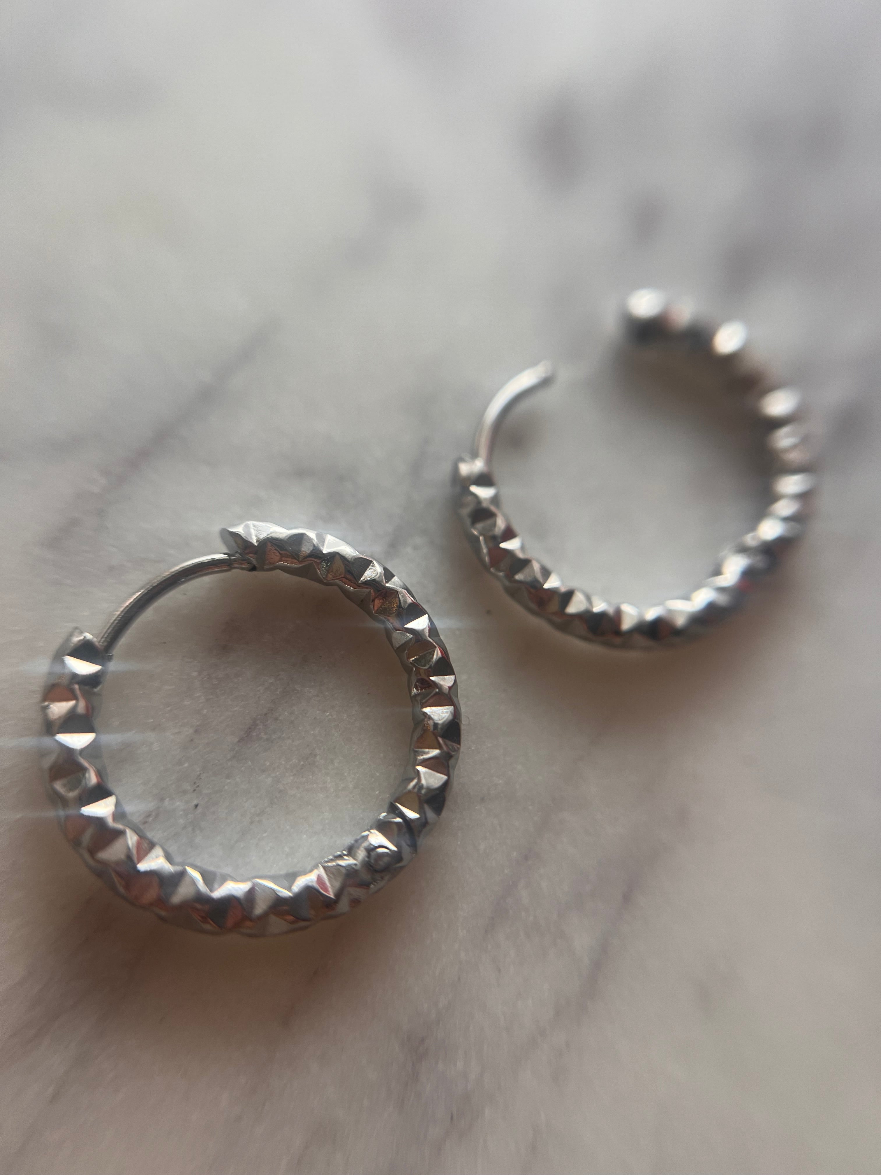 Créoles Martelées argentées  18mm